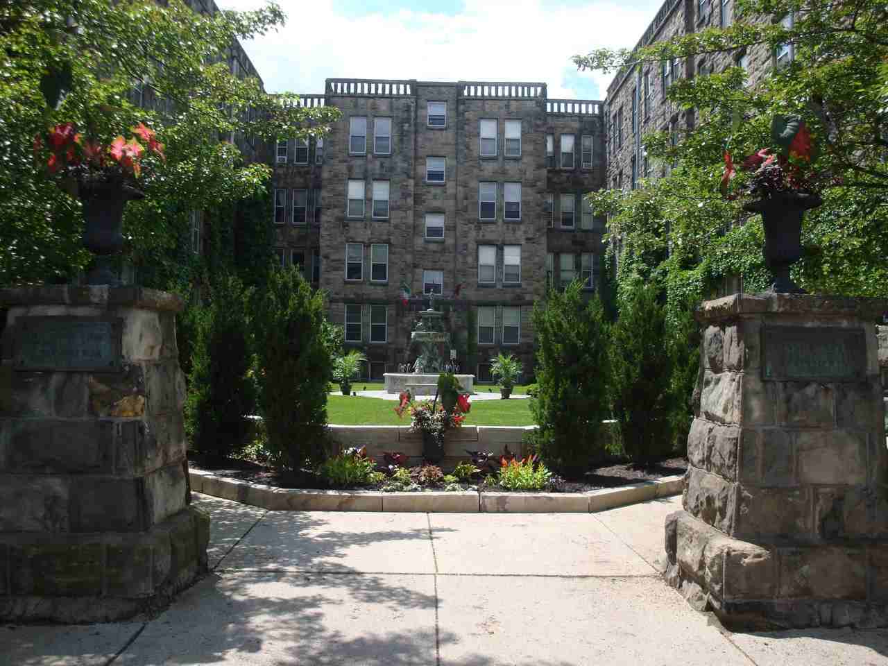 Greystone Court Apartments - Photo 7 of 26