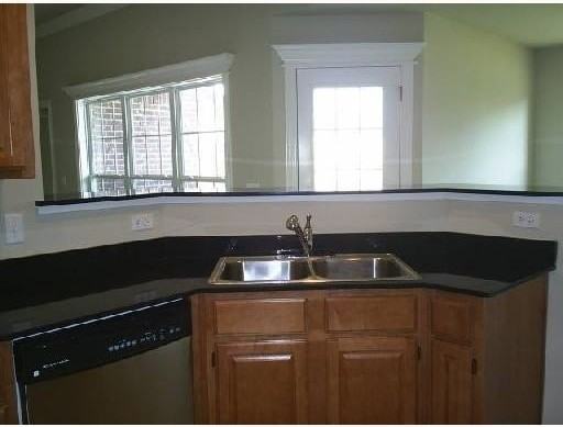 1310 W Gum St - Photo 5 of 9