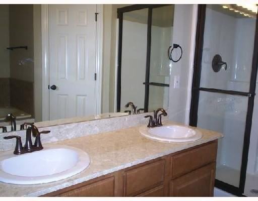 1310 W Gum St - Photo 7 of 9