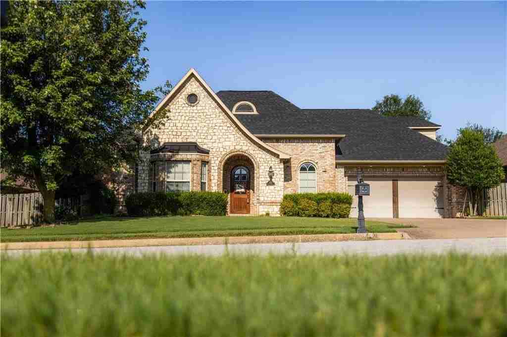 3778 Prince Philipe St - Photo 3 of 42