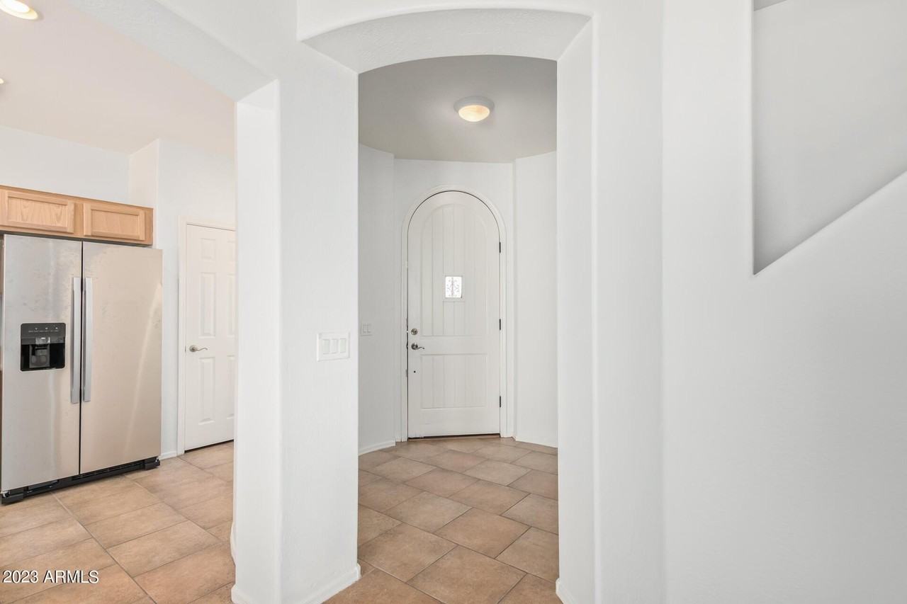 2390 W Sleepy Ranch Rd - Photo 3 of 27