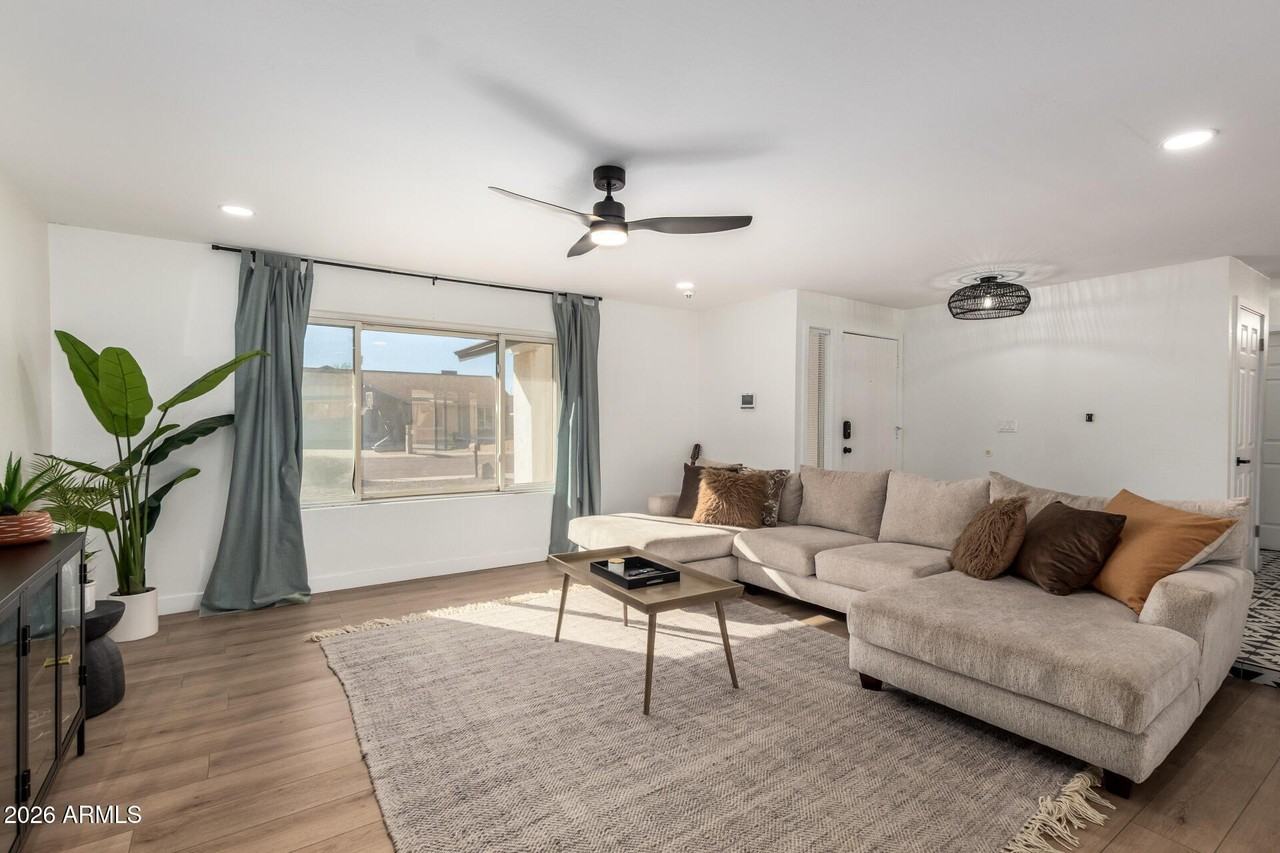 4138 W Dahlia Dr - Photo 3 of 18