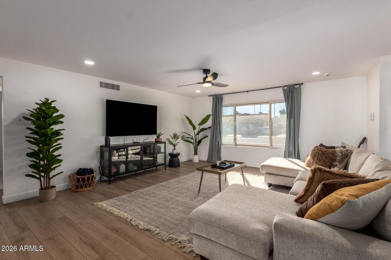 4138 W Dahlia Dr - Photo 4 of 18