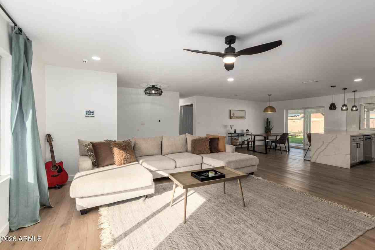 4138 W Dahlia Dr - Photo 5 of 18