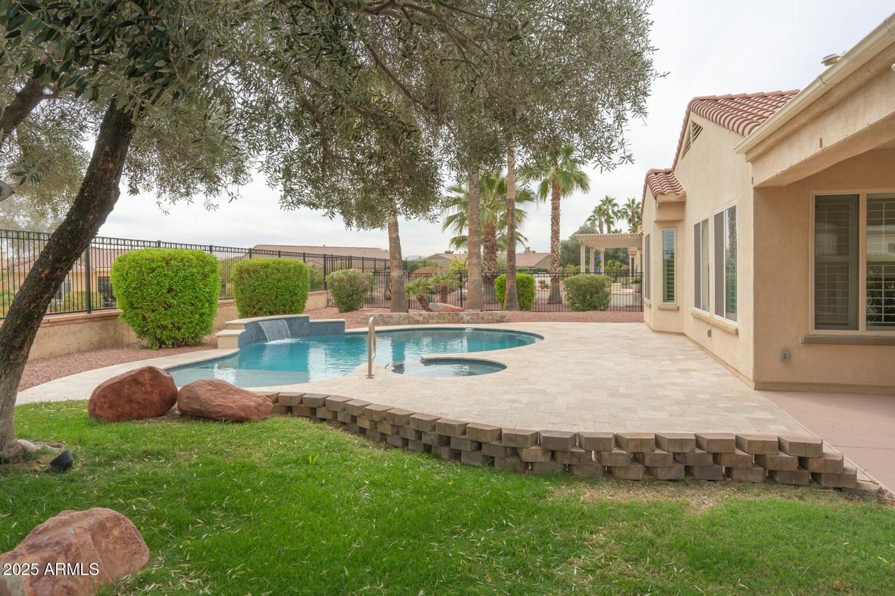 13417 W La Vina Dr - Photo 3 of 34