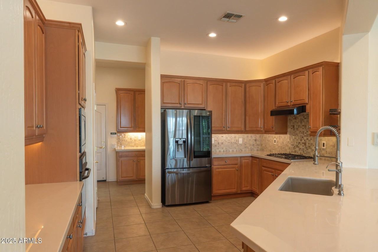 13417 W La Vina Dr - Photo 5 of 34