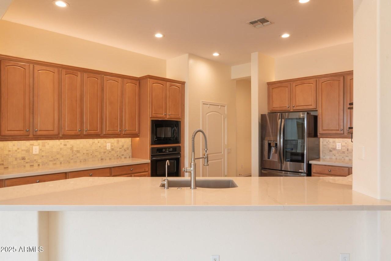 13417 W La Vina Dr - Photo 6 of 34