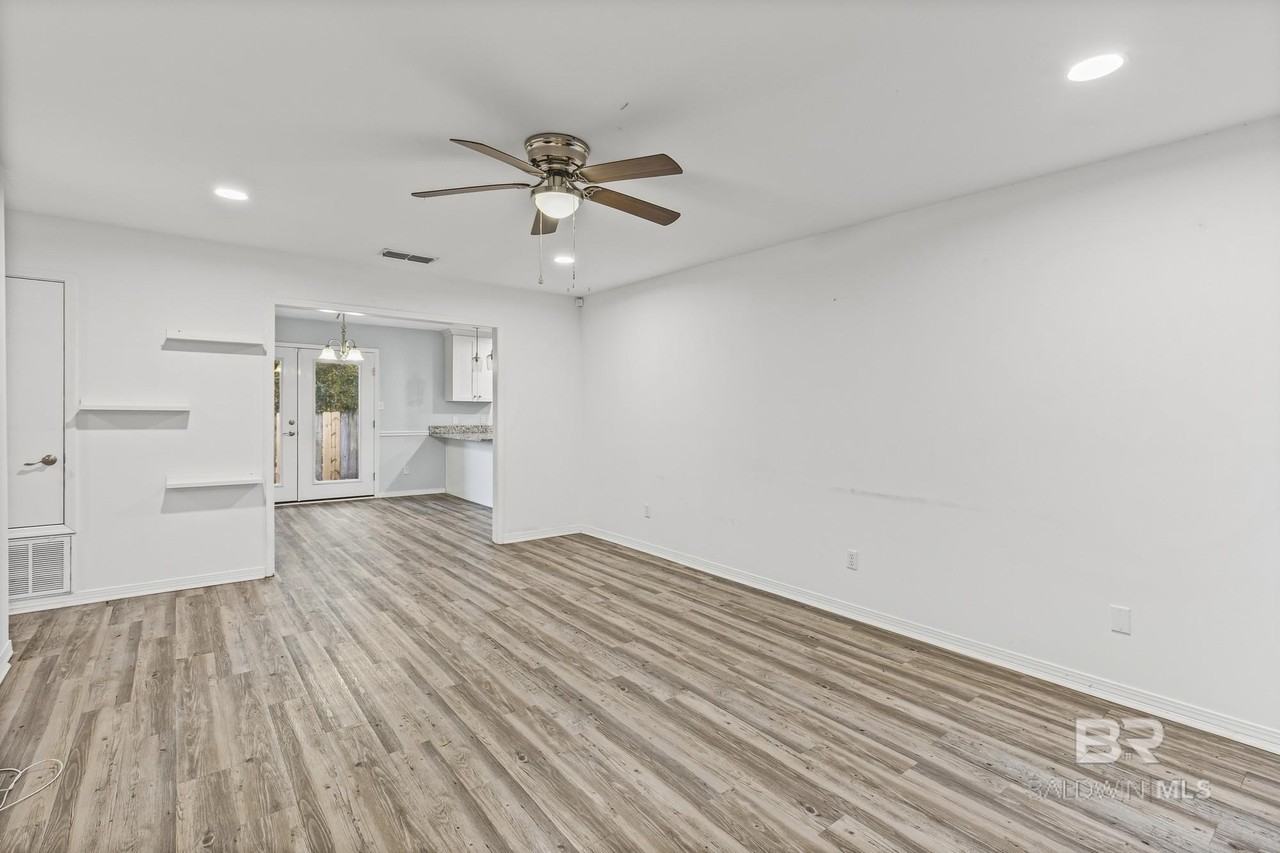 5907 Windham Ct - Photo 3 of 19