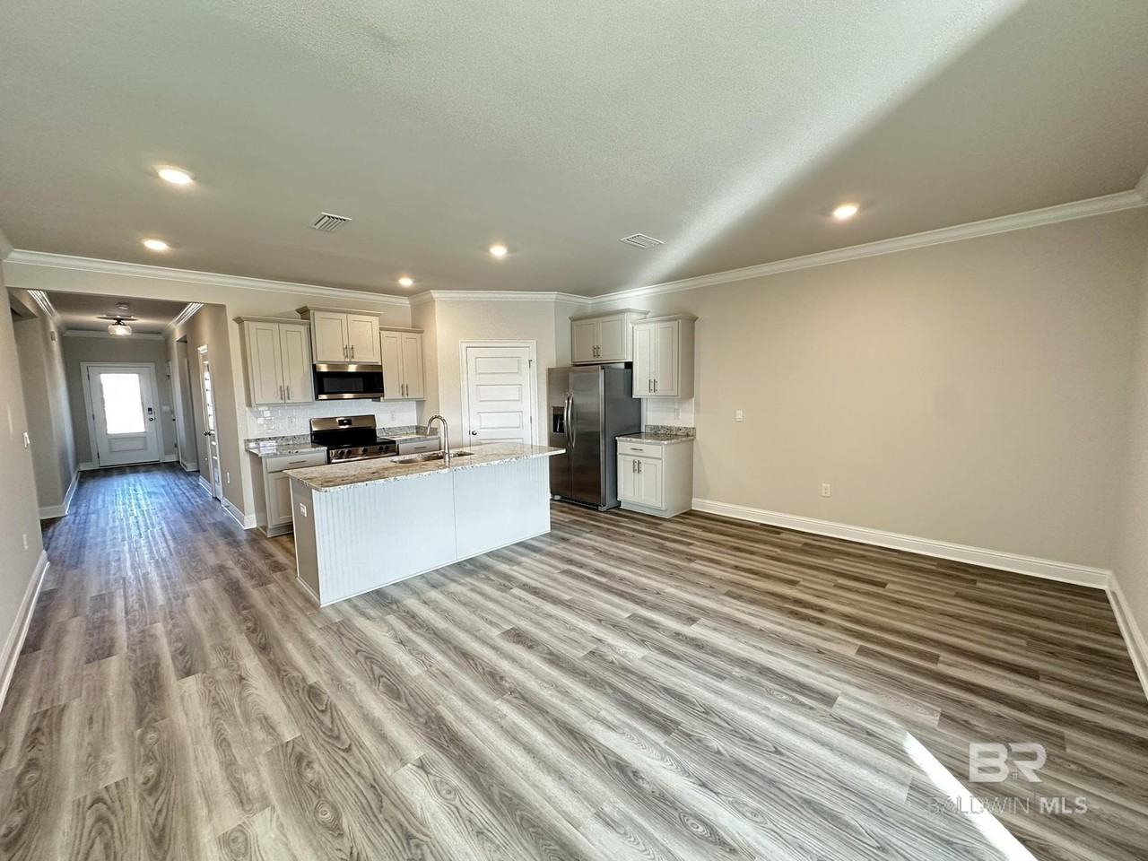 146 Millet Ave - Photo 6 of 22