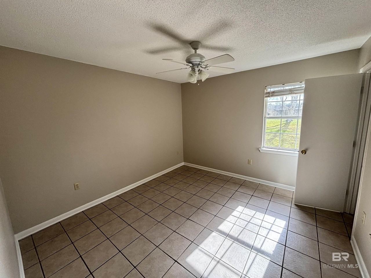 19860 Wilters St - Photo 6 of 18