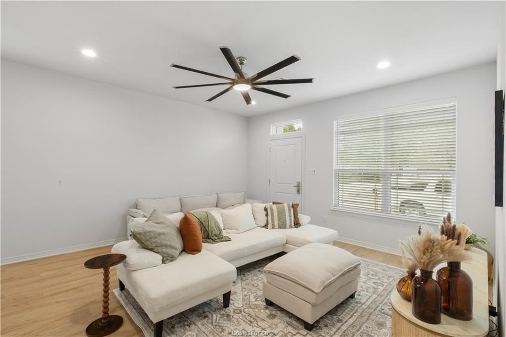 705 Turner St - Photo 4 of 16