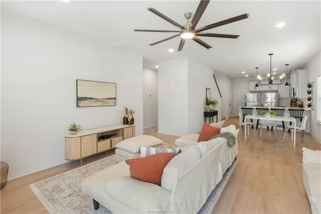 701 Turner St - Photo 2 of 17