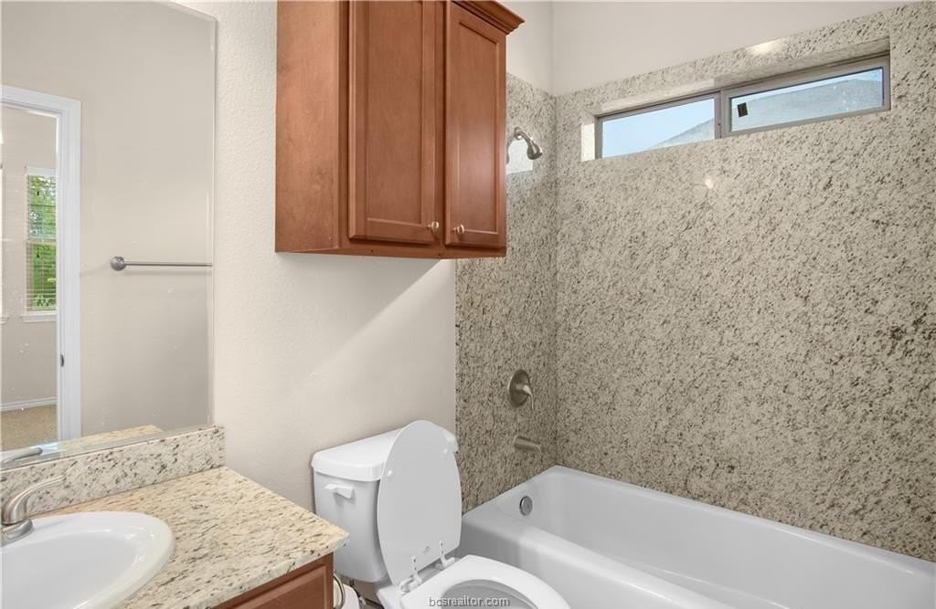 305 Sterling St #A - Photo 2 of 11