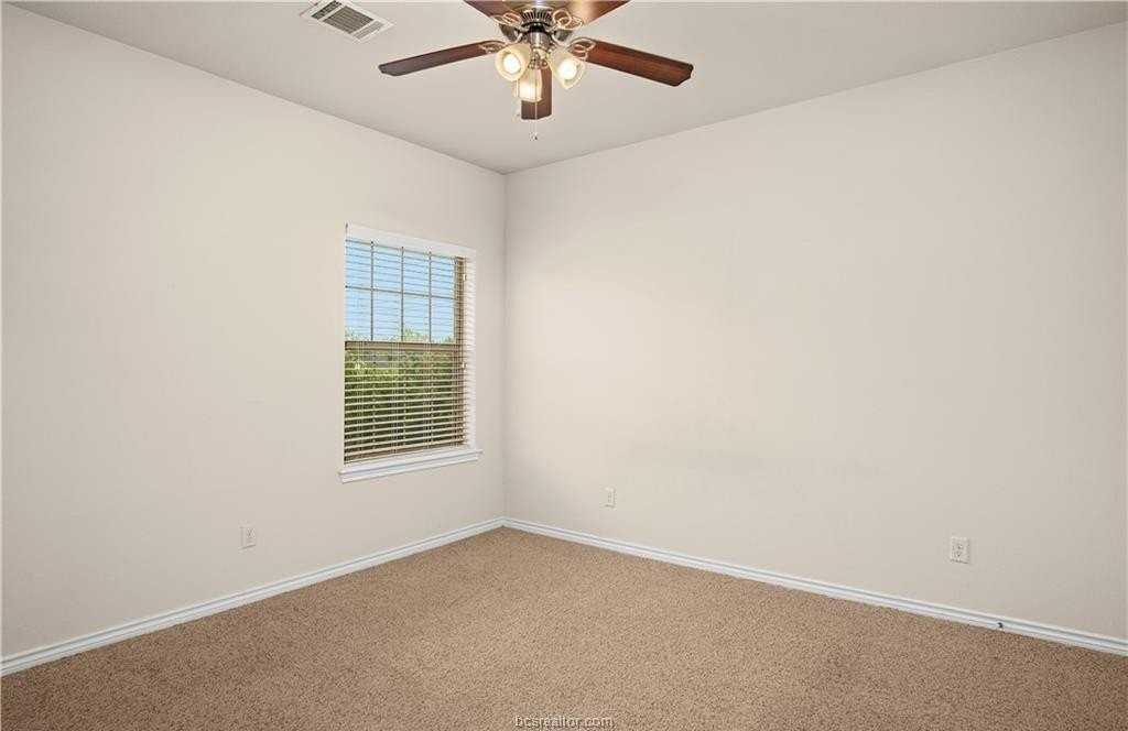 305 Sterling St #A - Photo 3 of 11