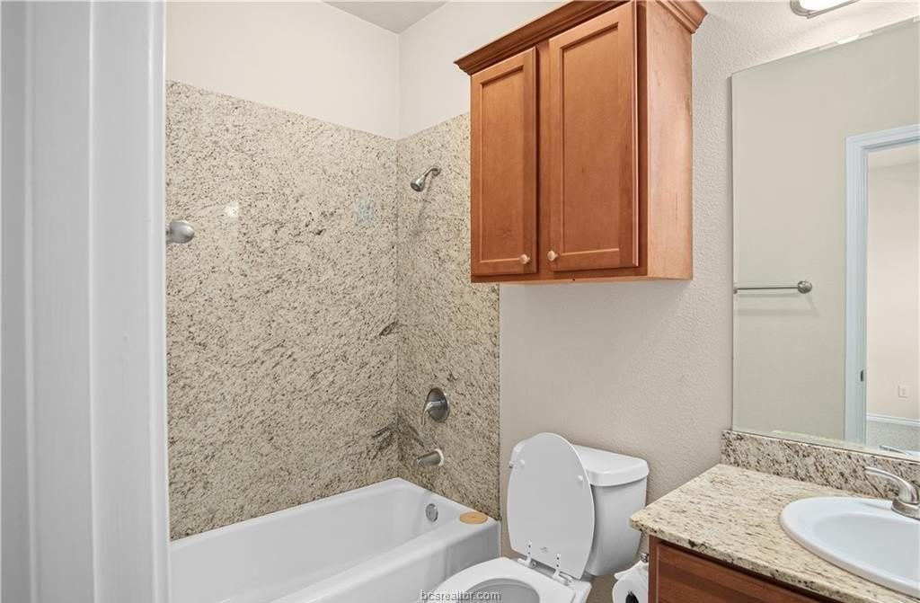 305 Sterling St #A - Photo 6 of 11