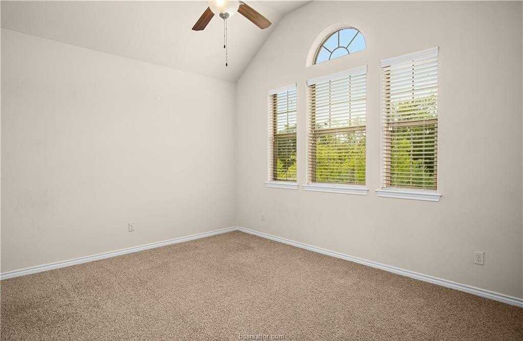 305 Sterling St #A - Photo 7 of 11