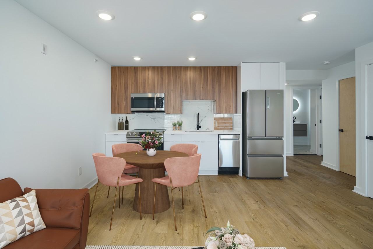 640 Moore Street - Photo 4 of 18