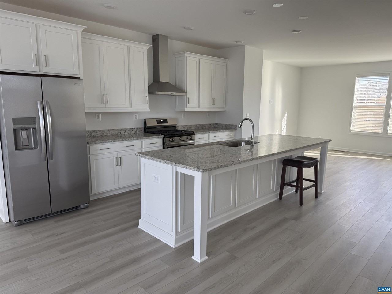 4029 TALEN LN - Photo 4 of 34