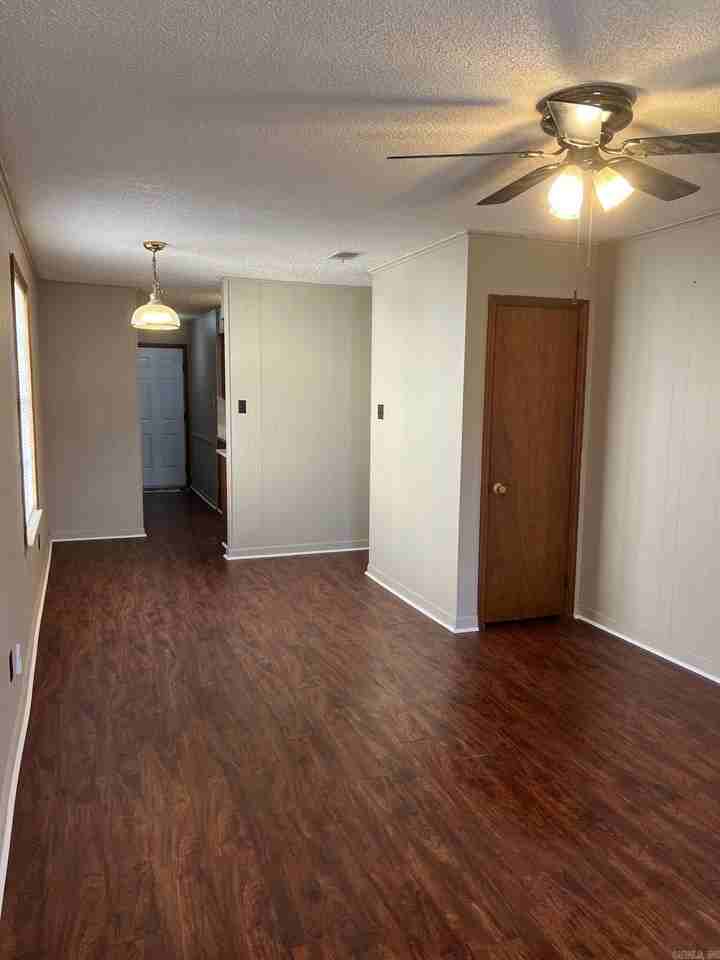 213 Oak Ln - Photo 3 of 30