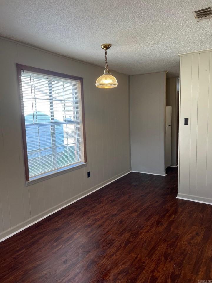 213 Oak Ln - Photo 5 of 30