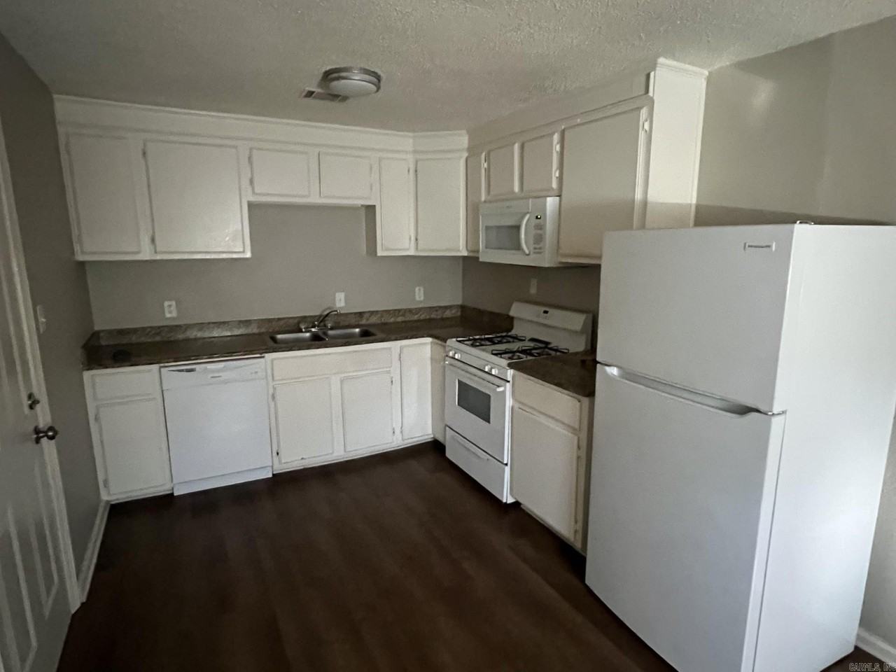 2700 S Spring St - Photo 4 of 4