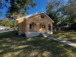 featured image of 300 Gardner St