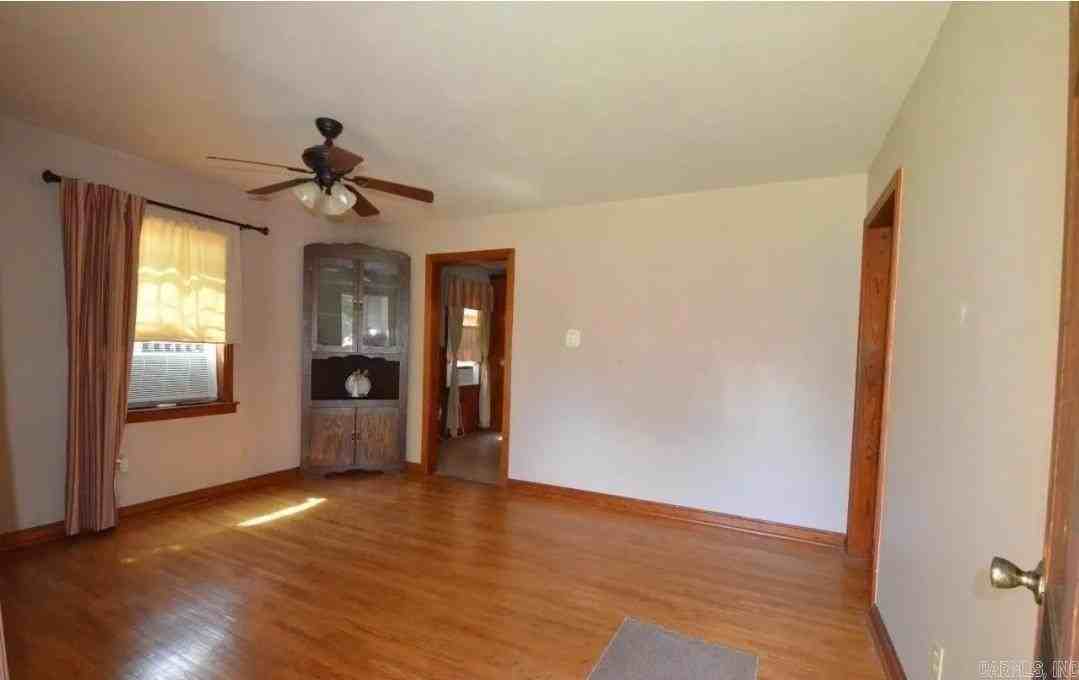 407 W 51st St - Photo 3 of 11