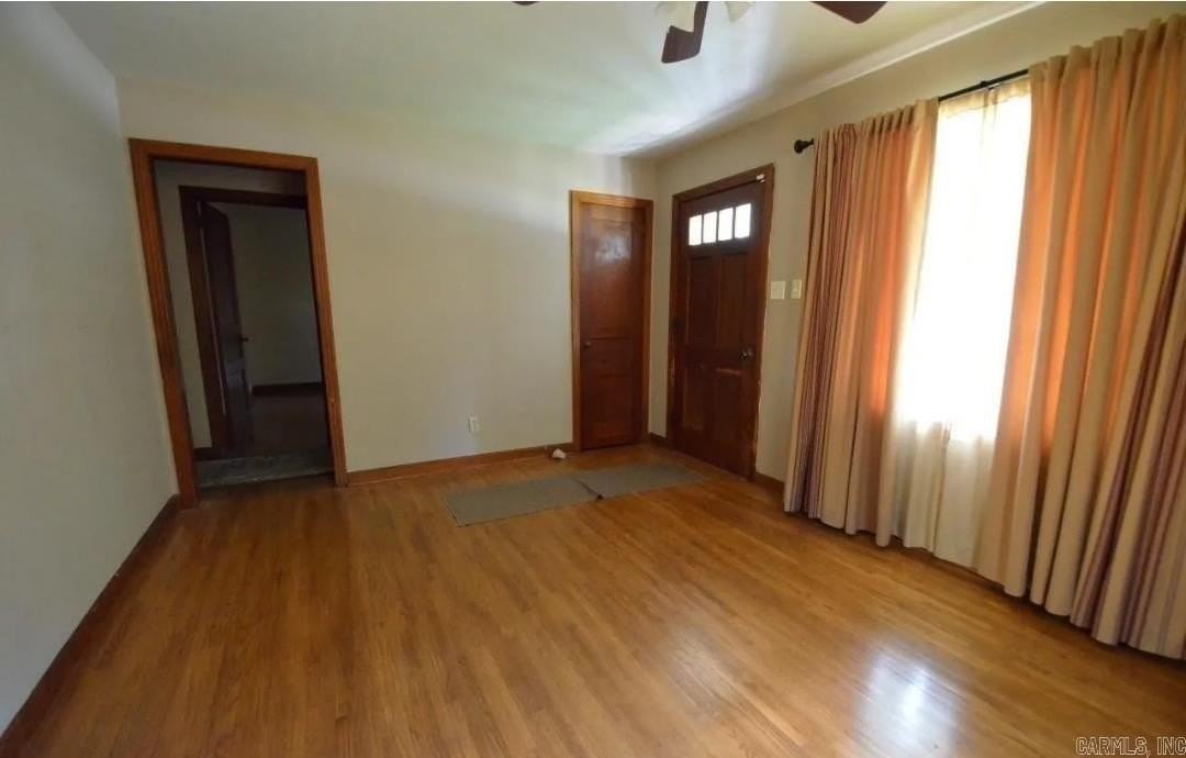 407 W 51st St - Photo 4 of 11