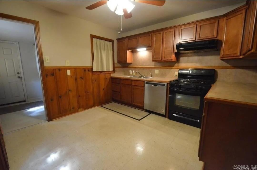 407 W 51st St - Photo 5 of 11