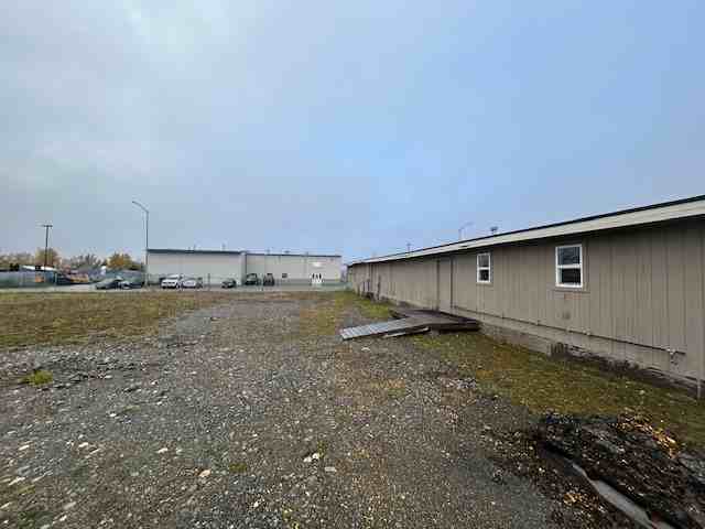 490 E Railroad Ave #E - Photo 2 of 7