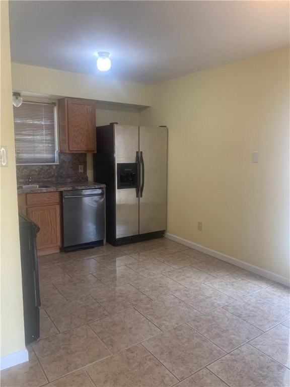 2829 S Sea Dr - Photo 3 of 10