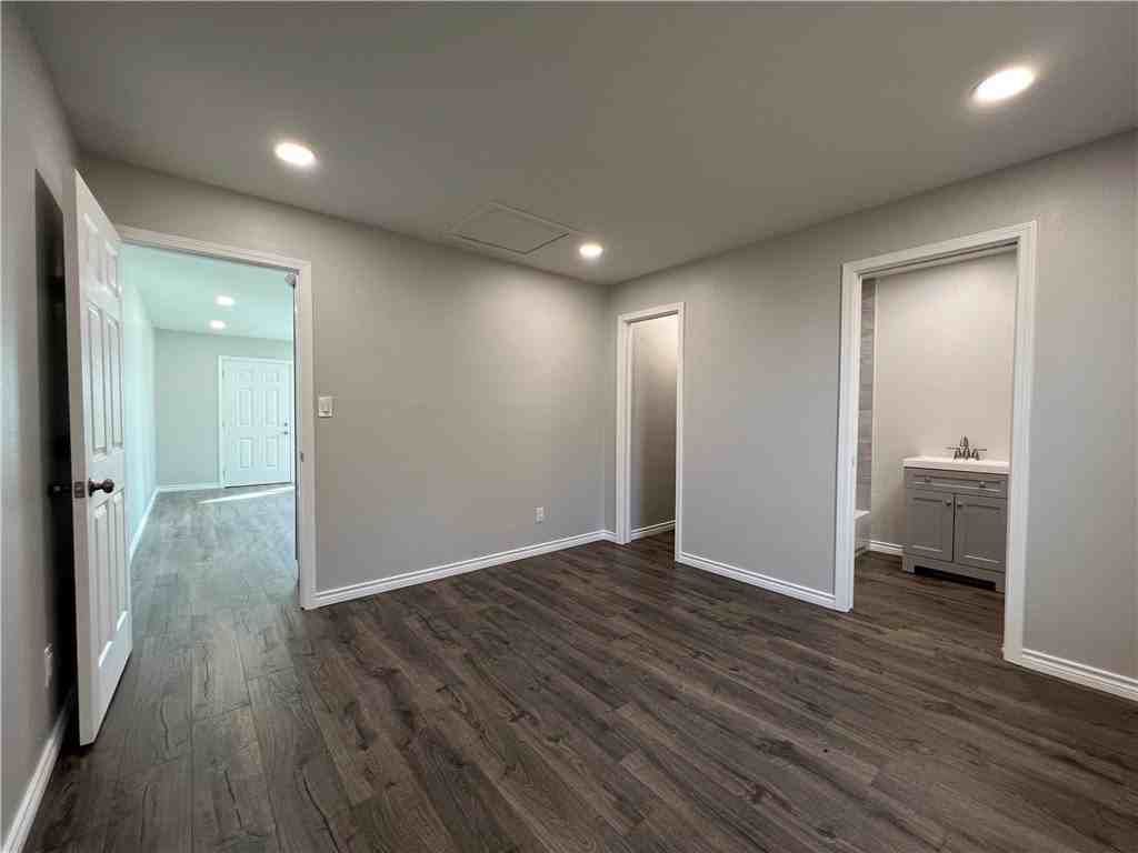 803 18th St - Photo 7 of 12