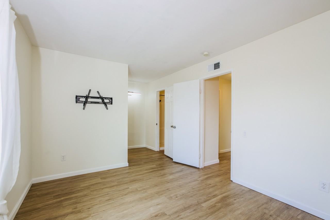 4454 Anne Sladon St #4454 - Photo 6 of 17