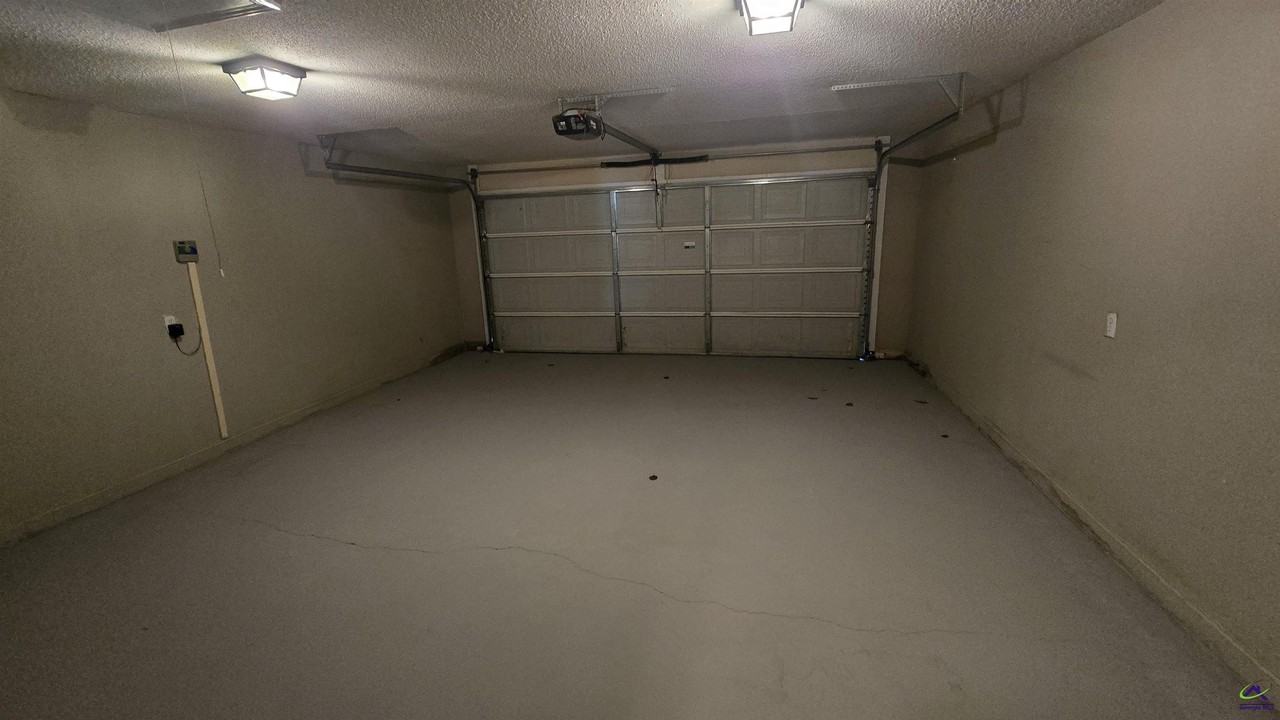 509 Manchester Ln - Photo 6 of 17