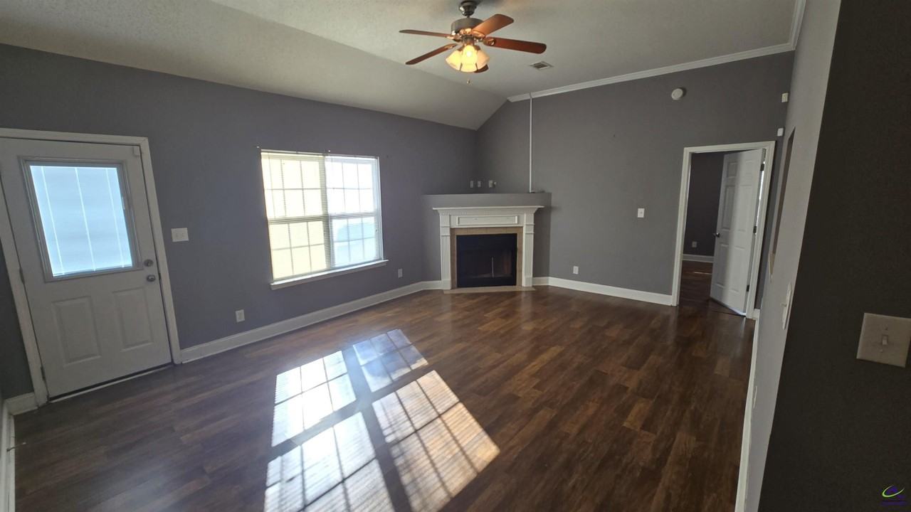 509 Manchester Ln - Photo 7 of 17