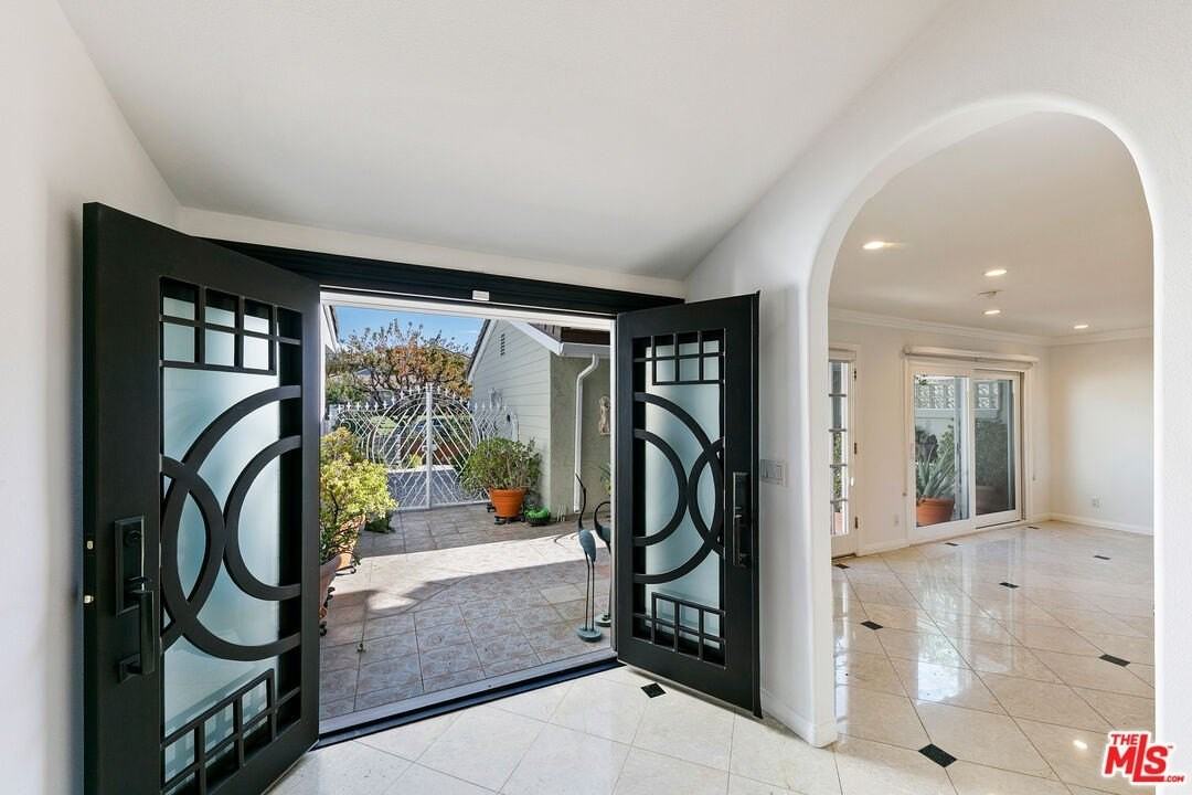 32173 Sailview Ln - Photo 4 of 38