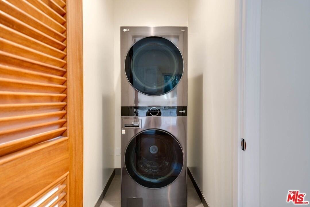 1411 Cloverfield Blvd Unit B #B - Photo 5 of 18