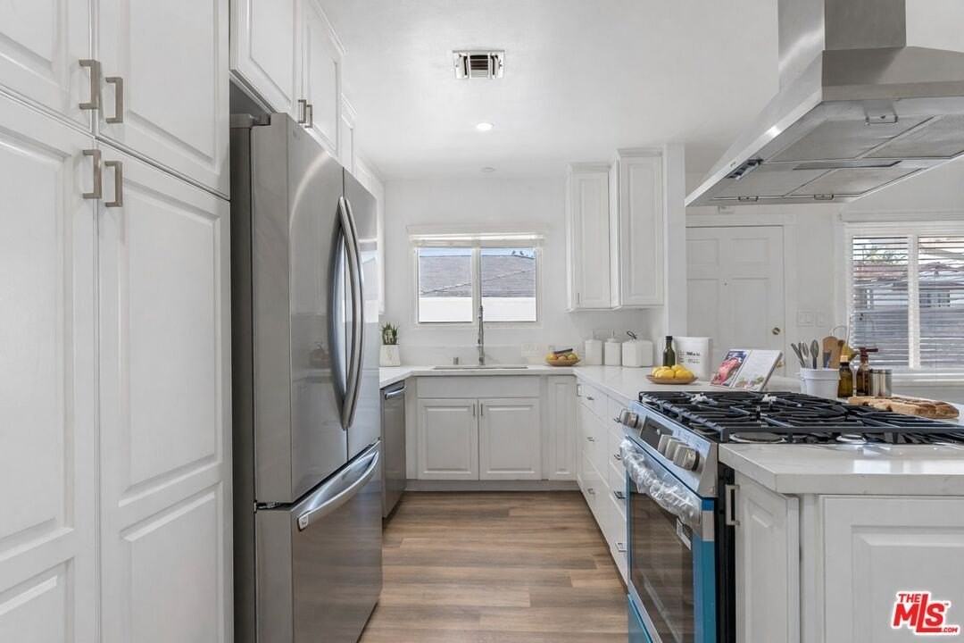 9588 W Olympic Blvd Apt 6 #6 - Photo 2 of 25