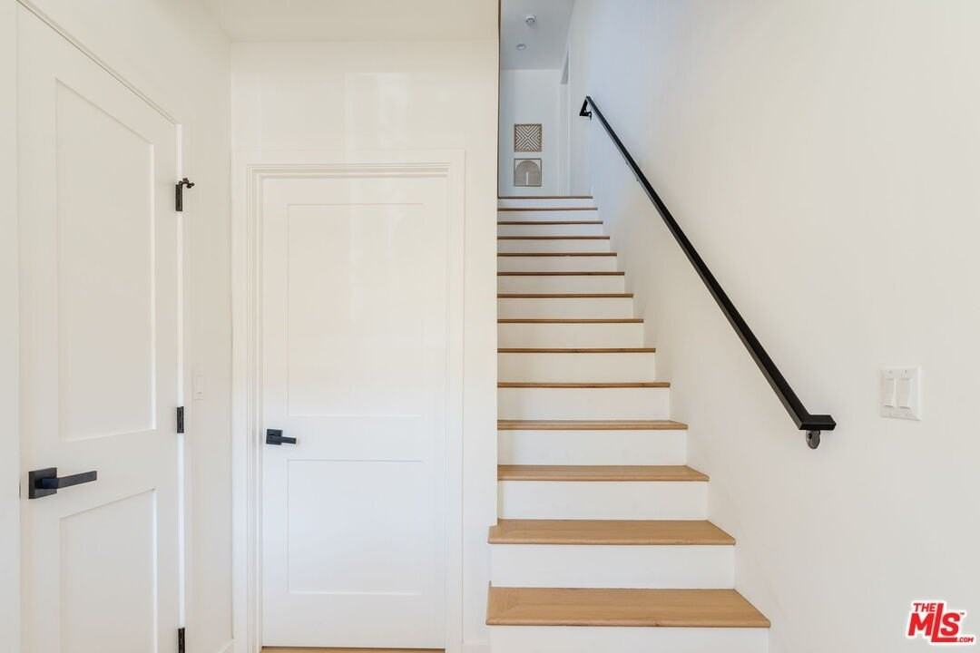 6765 Lexington Ave - Photo 5 of 25