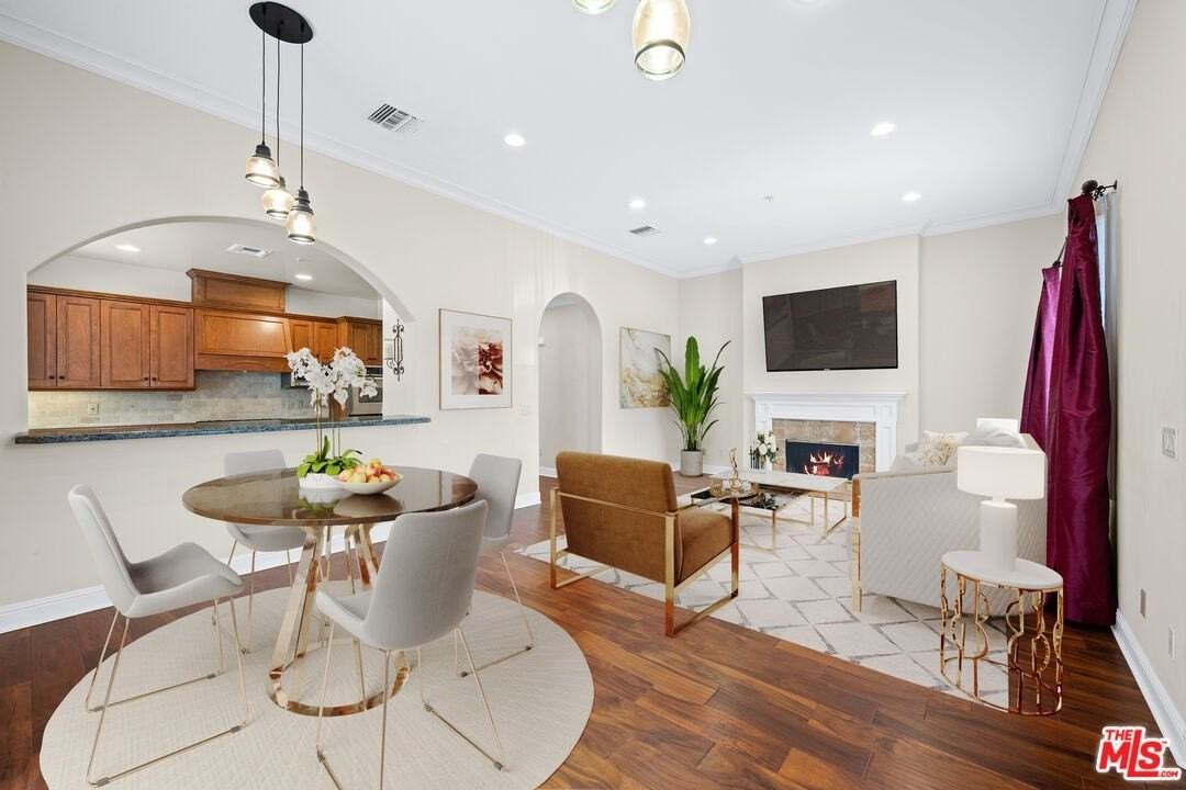 108 S El Molino Ave - Photo 2 of 26