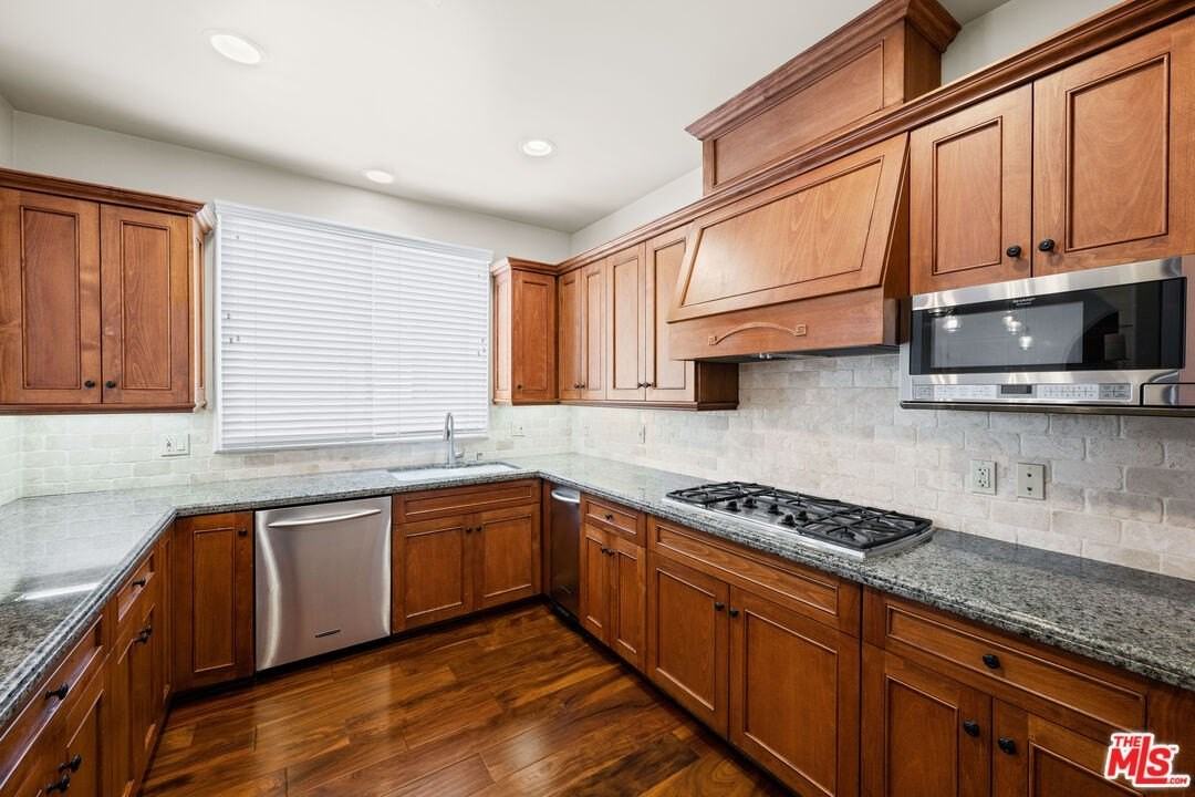 108 S El Molino Ave - Photo 7 of 26