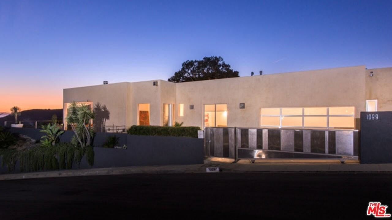 1099 Vista Grande Dr - Photo 2 of 38