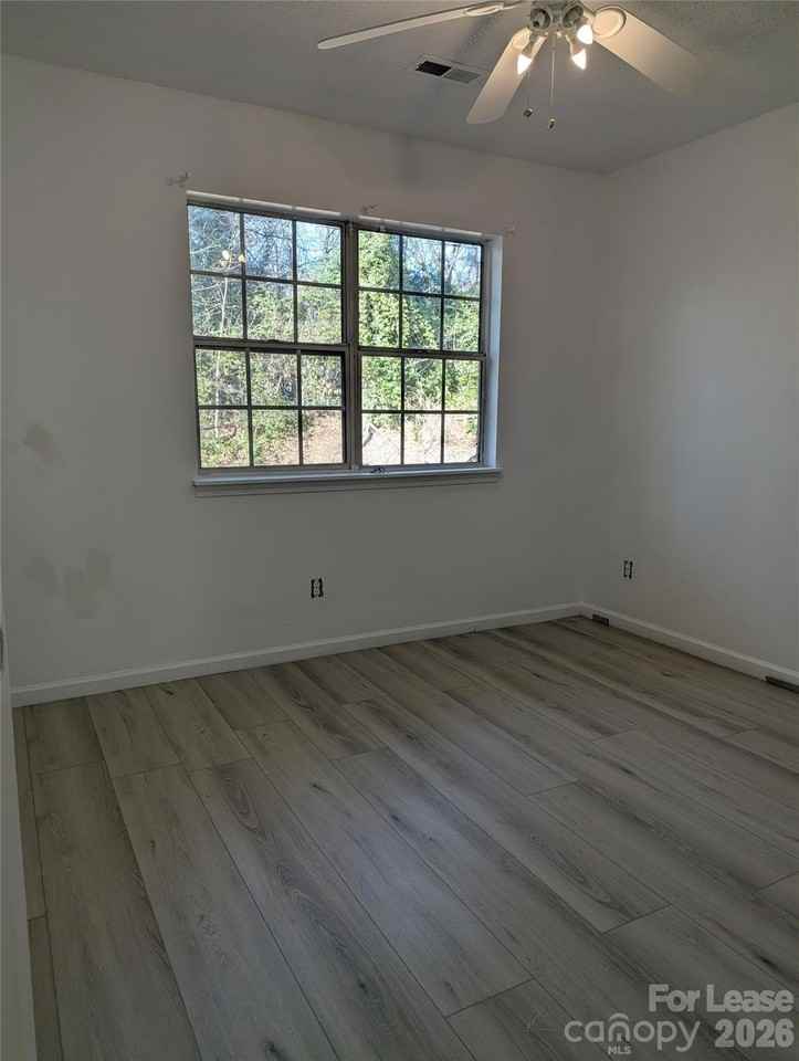 5976 Prescott Ct - Photo 3 of 7