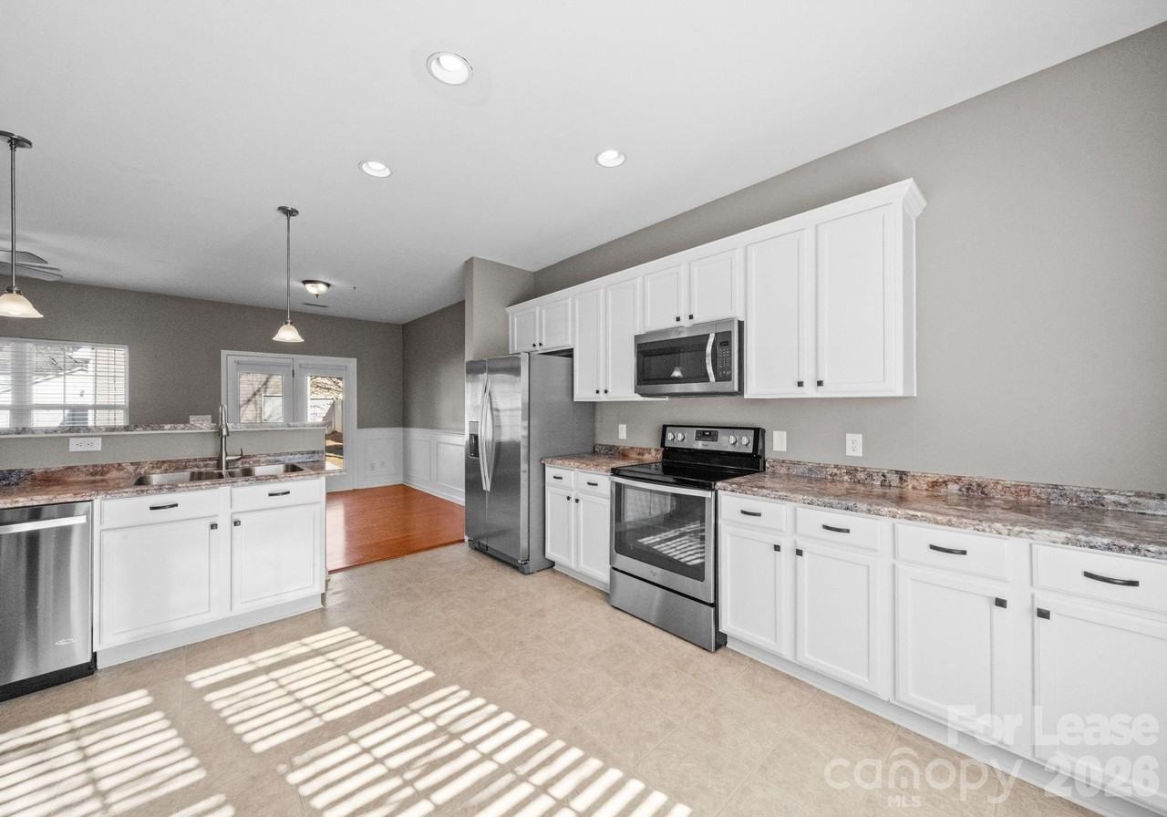 11123 Aprilia Ln - Photo 4 of 25