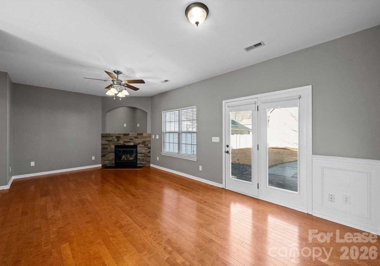 11123 Aprilia Ln - Photo 7 of 25