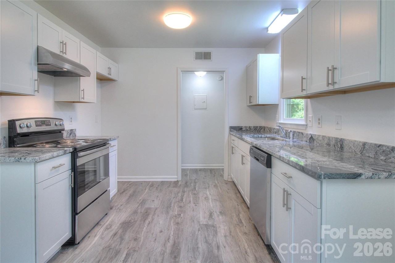 1015 Sharon Dr - Photo 2 of 21