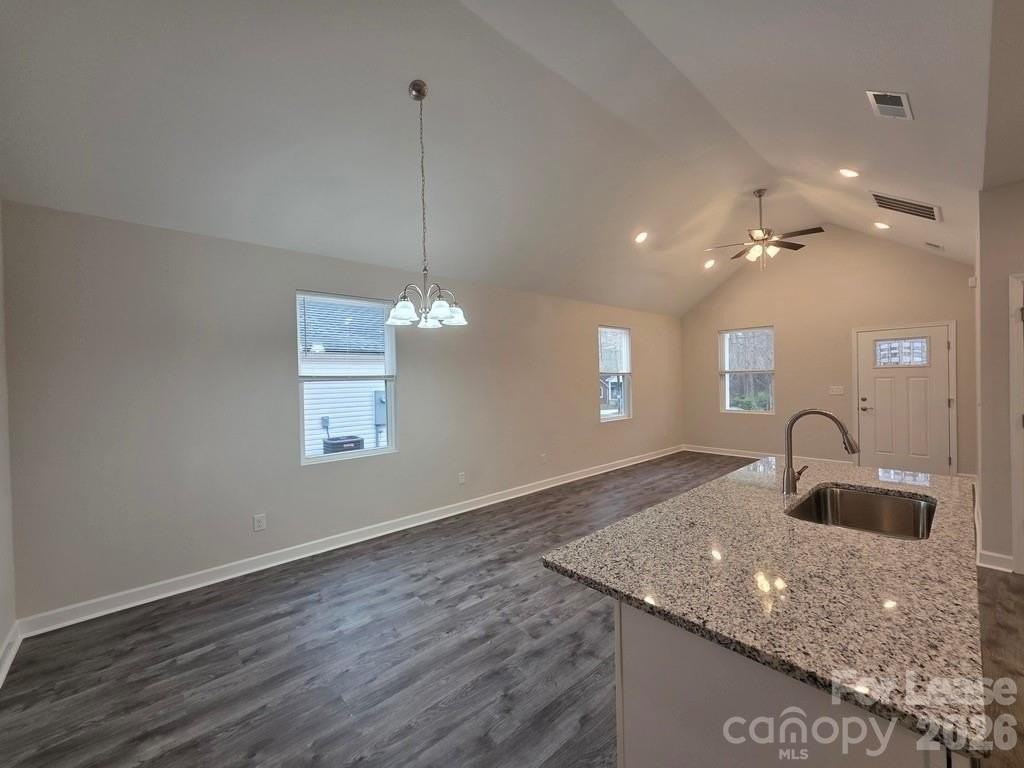 215 E Division Ave - Photo 3 of 18