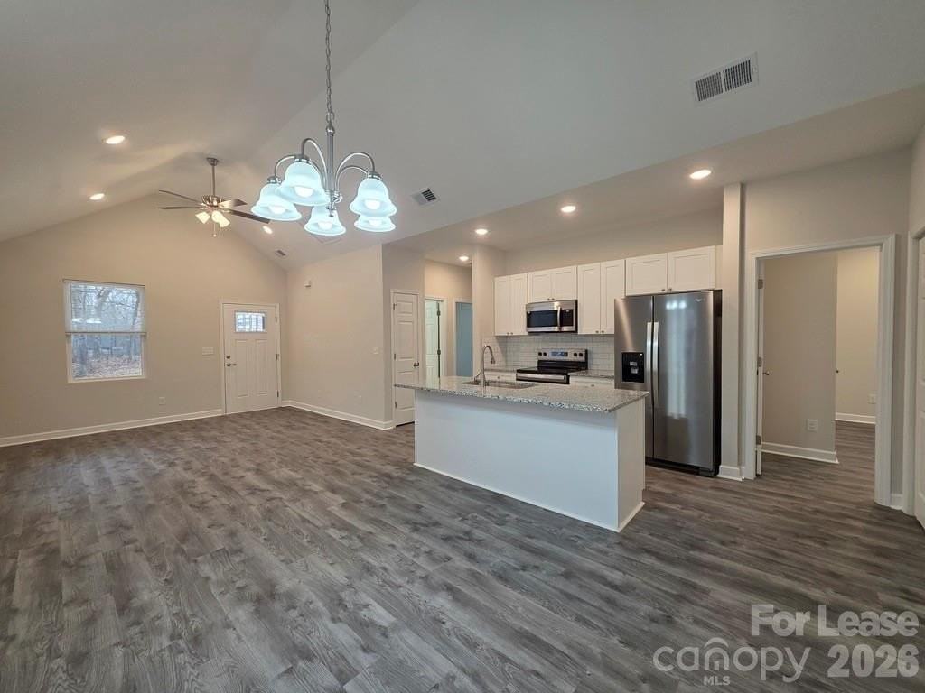 215 E Division Ave - Photo 4 of 18