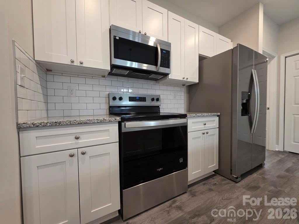 215 E Division Ave - Photo 5 of 18