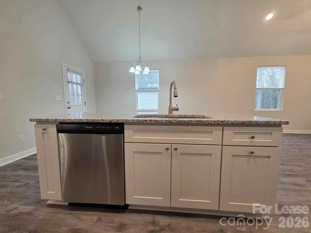 215 E Division Ave - Photo 7 of 18